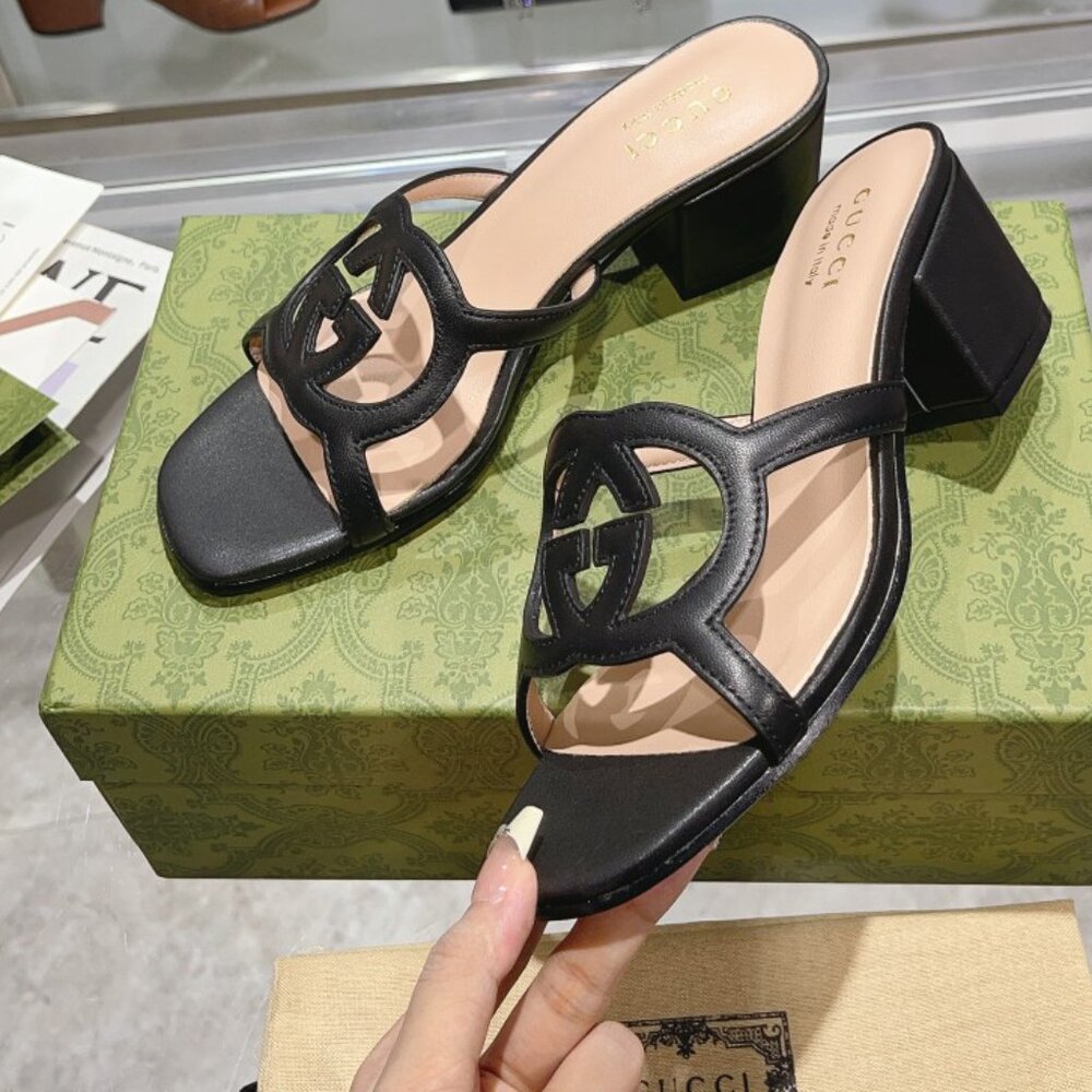 Gucci Heel Rubber Logo Slide Sandals - Picture 2 of 8